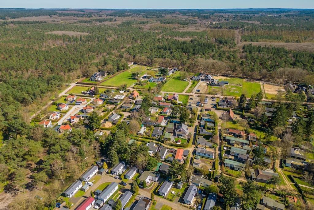 فيلا 4-Pers. Chalet Met Eigen Parkeerplaats In Veluwe بوتِنْ المظهر الخارجي الصورة