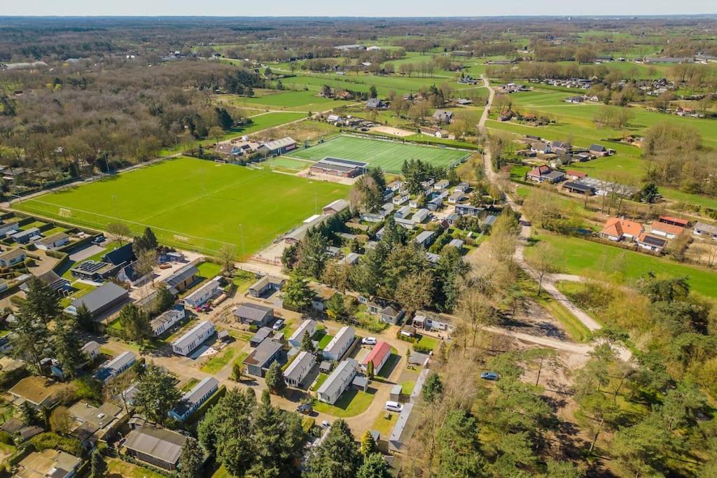 فيلا 4-Pers. Chalet Met Eigen Parkeerplaats In Veluwe بوتِنْ المظهر الخارجي الصورة